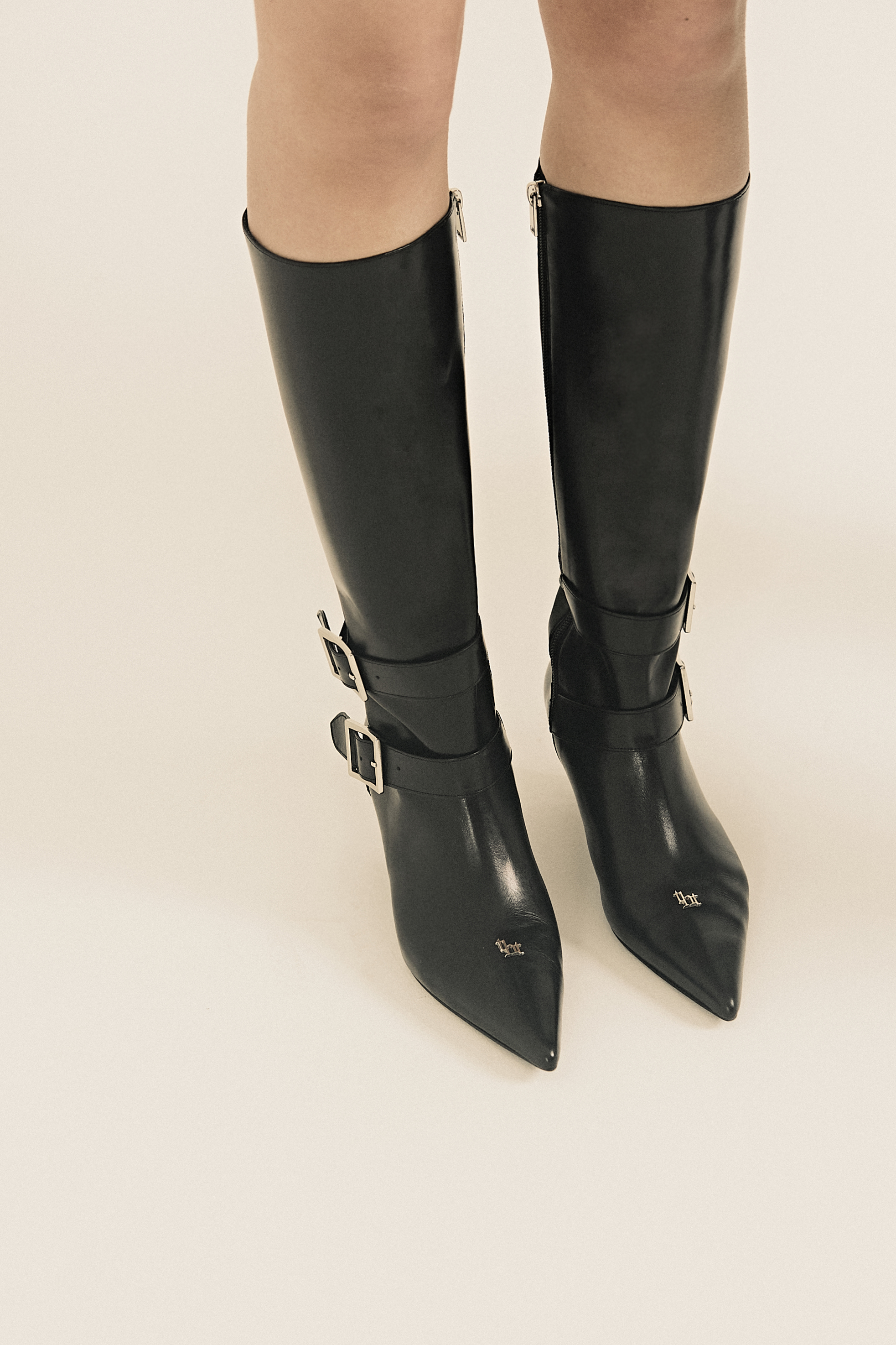 Classic buckle boots